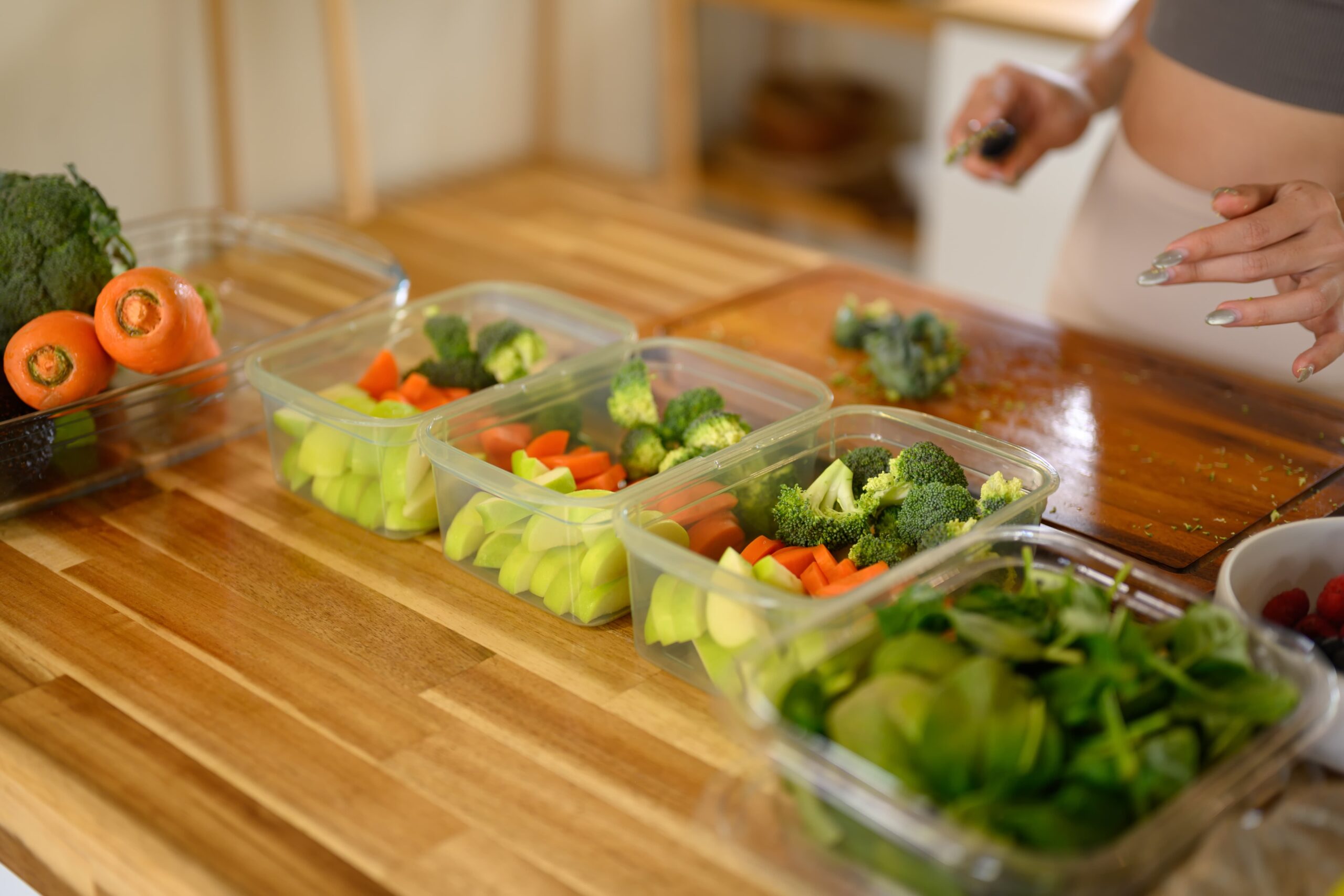 Healthy prepped meals organized for early recovery support